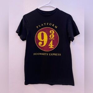 Harry Potter Platform 9 3/4 Short Sleeve T-Shirt.